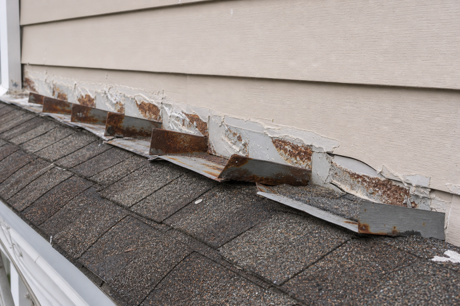 Tight technical failure detail before work on a roofing scenario typical of Burnaby 1960s split-levels