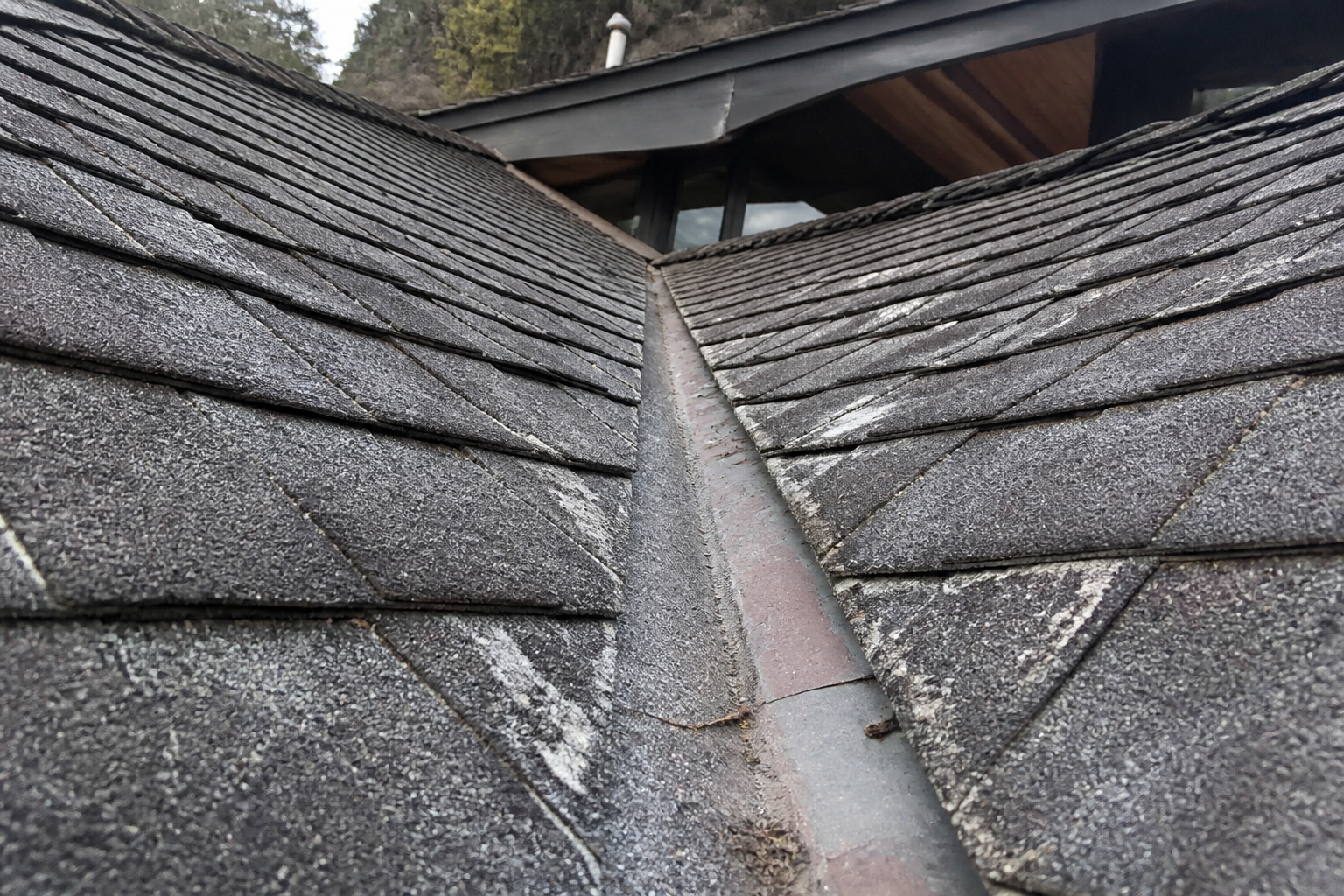 Tight technical failure detail before work on a roofing scenario typical of West Vancouver modern homes
