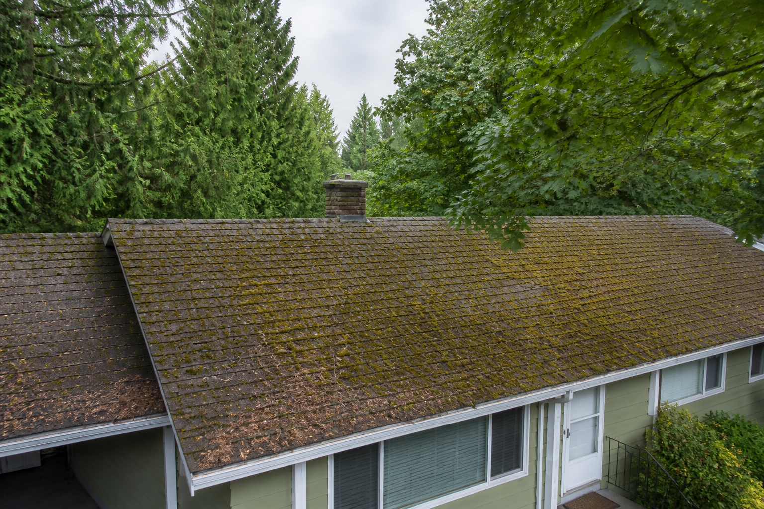 Alternate angle of the failure before work on a roofing scenario typical of West Coquitlam ranchers